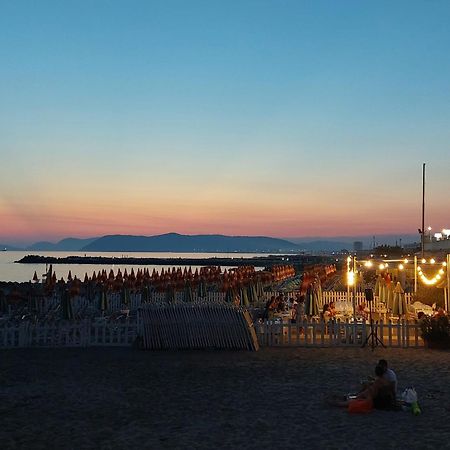 Appartamento Al Mare Di Liguria E Toscana Marina di Massa Bagian luar foto